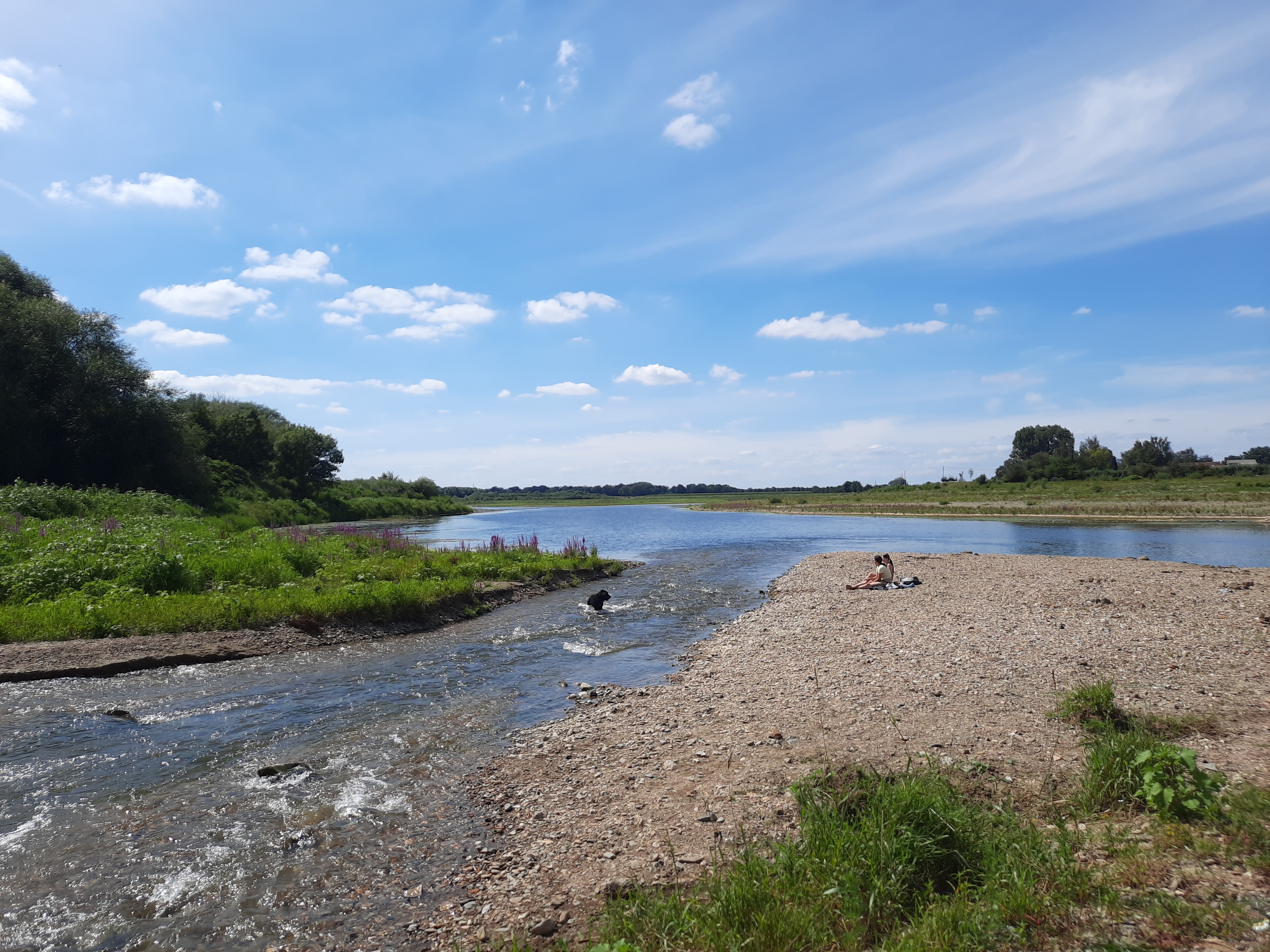 Genieten van de natuur in de Grensmaas (foto Hettie Meertens / ARK)