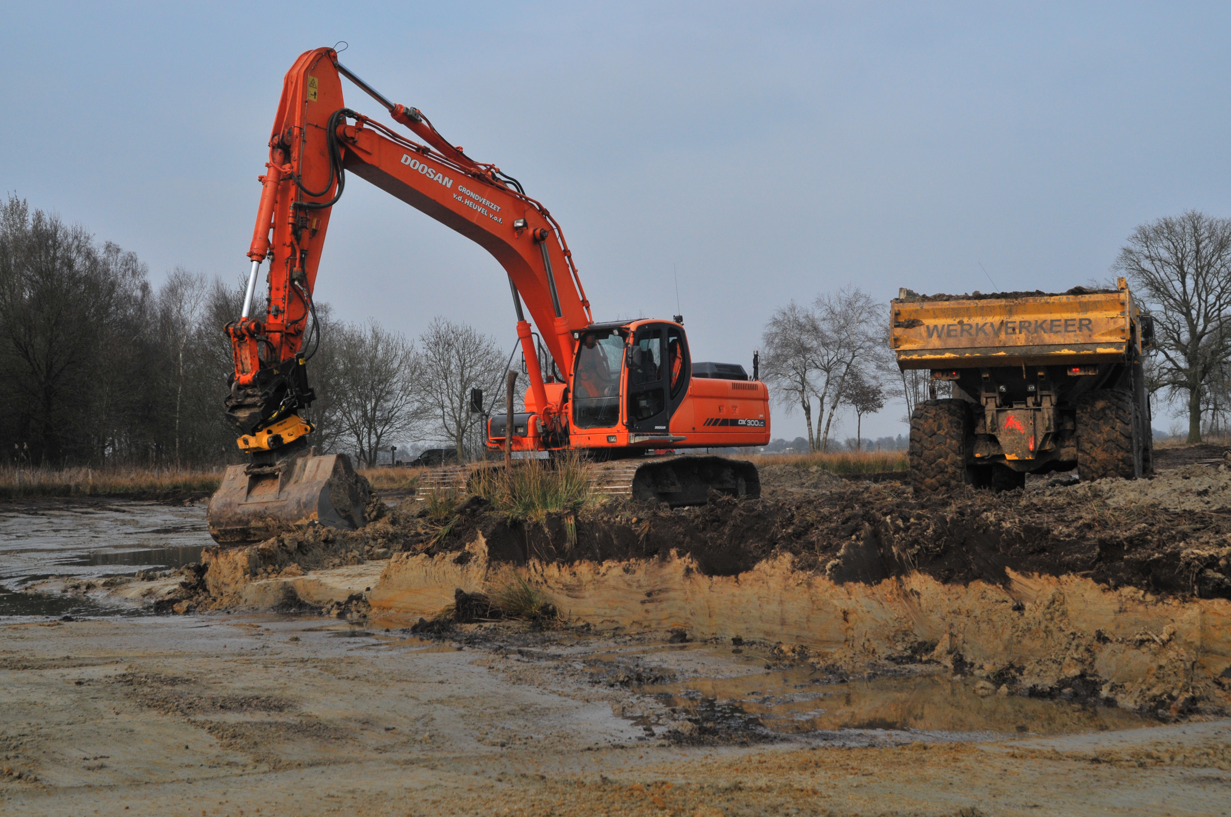 Afgraven van de Graus in Kempen~Broek