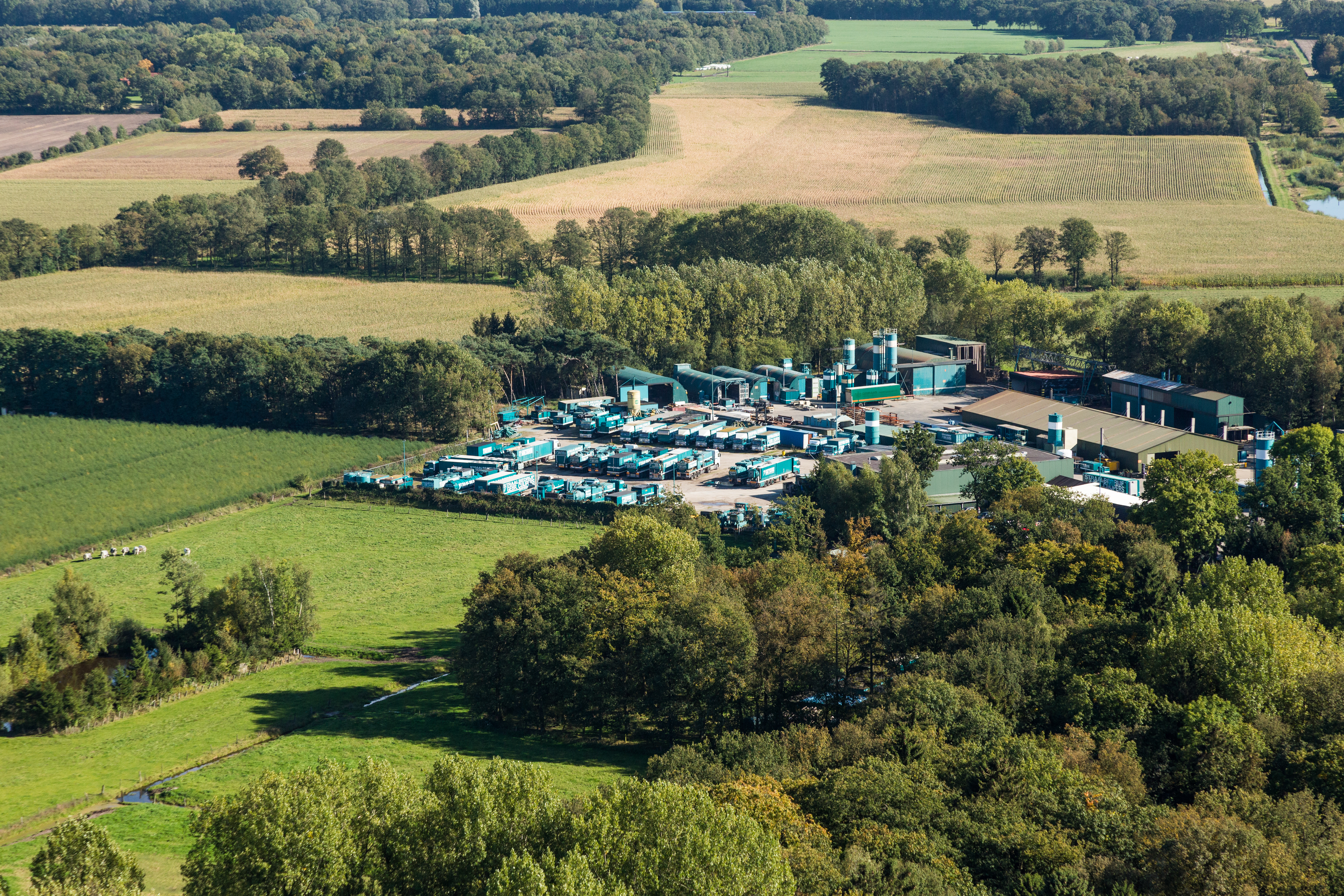 Straalbedrijf Cuijpers voor de sanering, foto: Erwin Christis