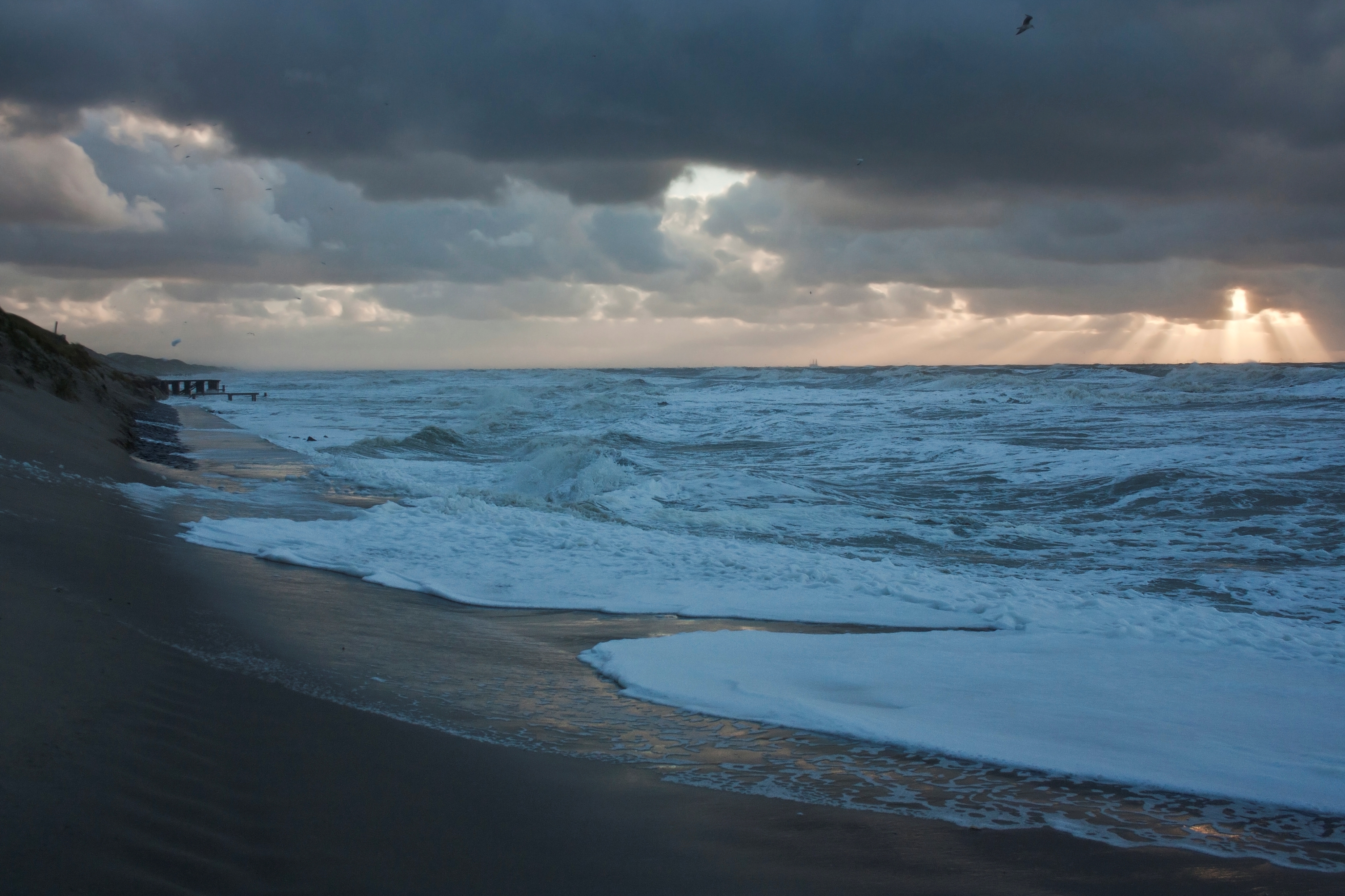Hoogwater en storm op het Noordzeestrand. Foto: Ernst Schrijver