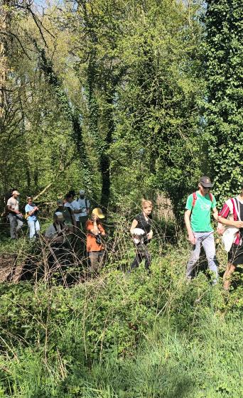 Jonge Rewilders in het Groene Woud