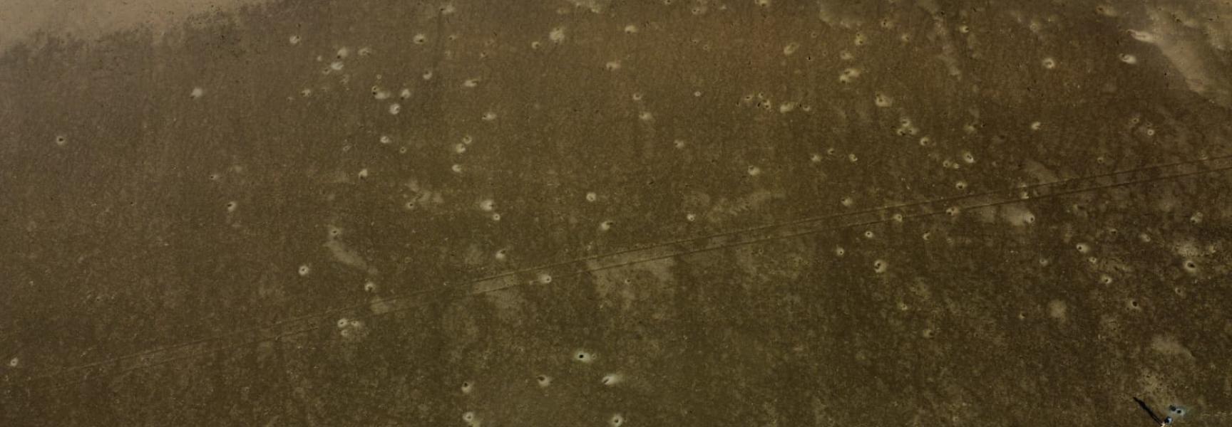 Dronebeeld van de kuilen op de Slikken van Voorne