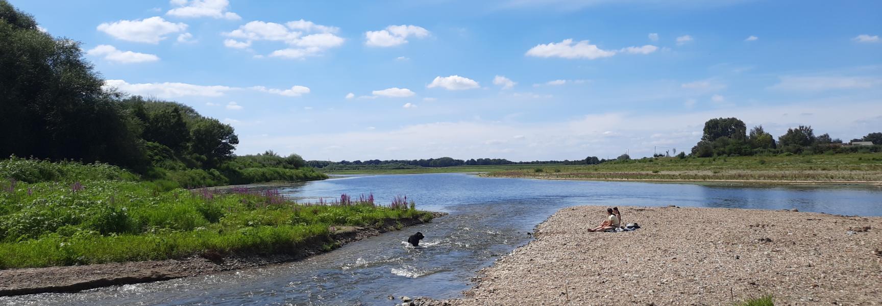 Genieten van de natuur in de Grensmaas (foto Hettie Meertens / ARK)