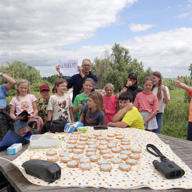 Leerlingen vieren geboorte jonge zeearend