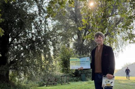 Jeroen Helmer wint Publieksprijs Natuurboek van het jaar Wildernis In Eigen Land 2025