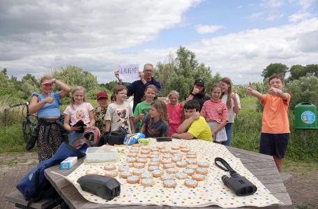 Leerlingen vieren geboorte jonge zeearend
